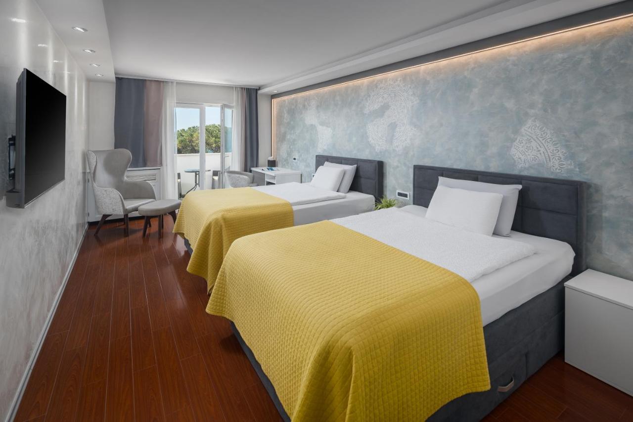 Hotel Tomi Порторож Екстериор снимка