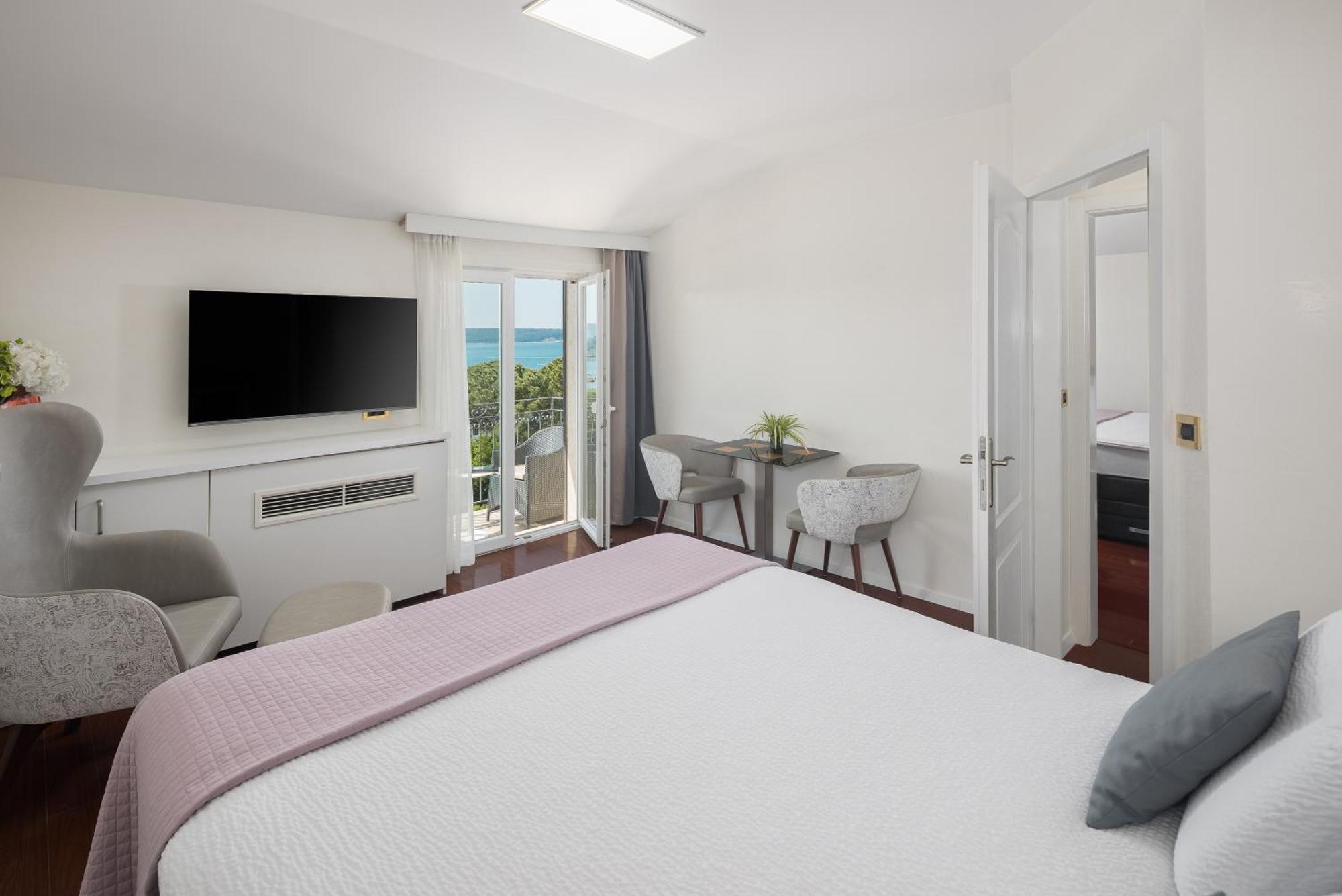 Hotel Tomi Порторож Екстериор снимка