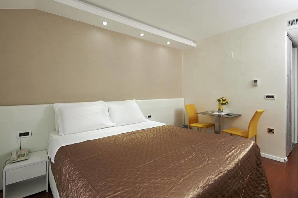 Hotel Tomi Порторож Екстериор снимка