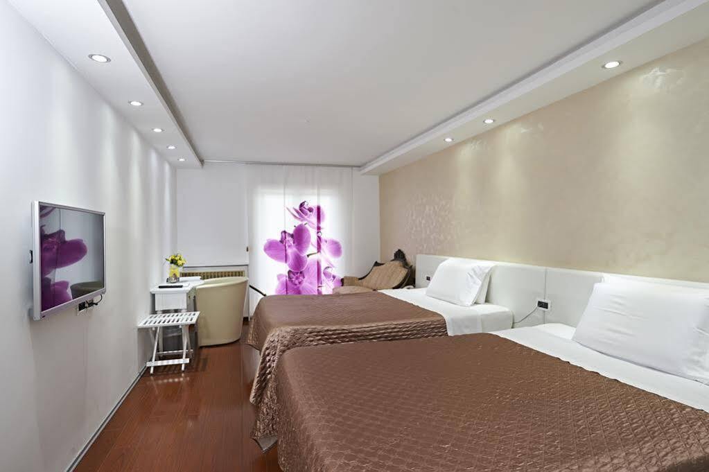 Hotel Tomi Порторож Екстериор снимка