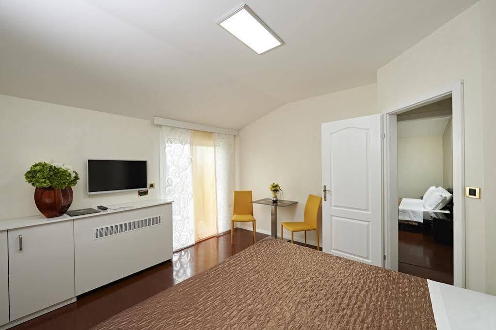 Hotel Tomi Порторож Екстериор снимка